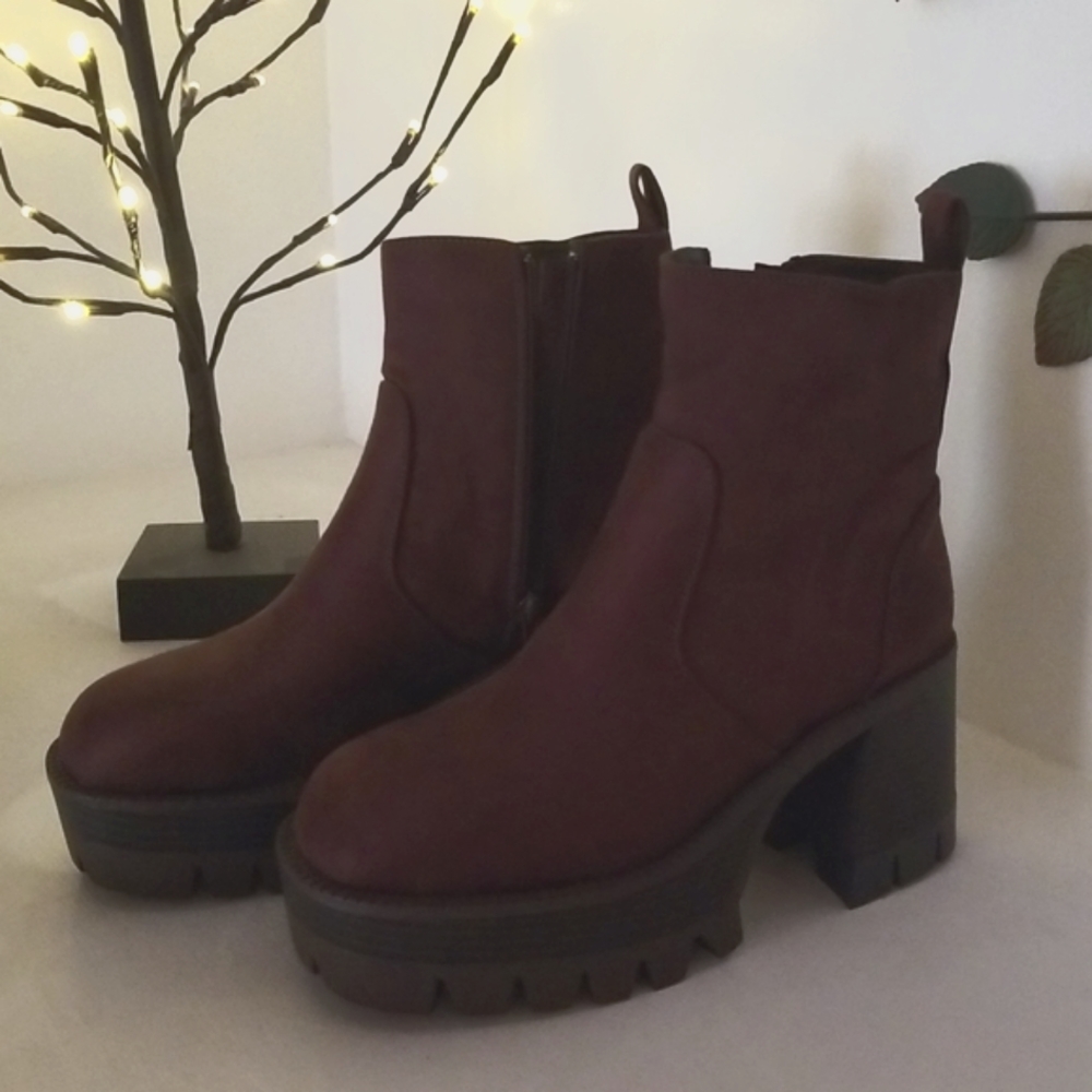 Rouge Helium Brown Lug Sole Ankle Boots